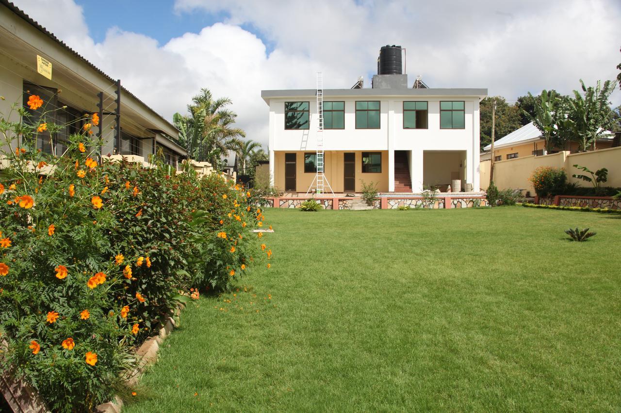 Merves Hotel Arusha Bagian luar foto