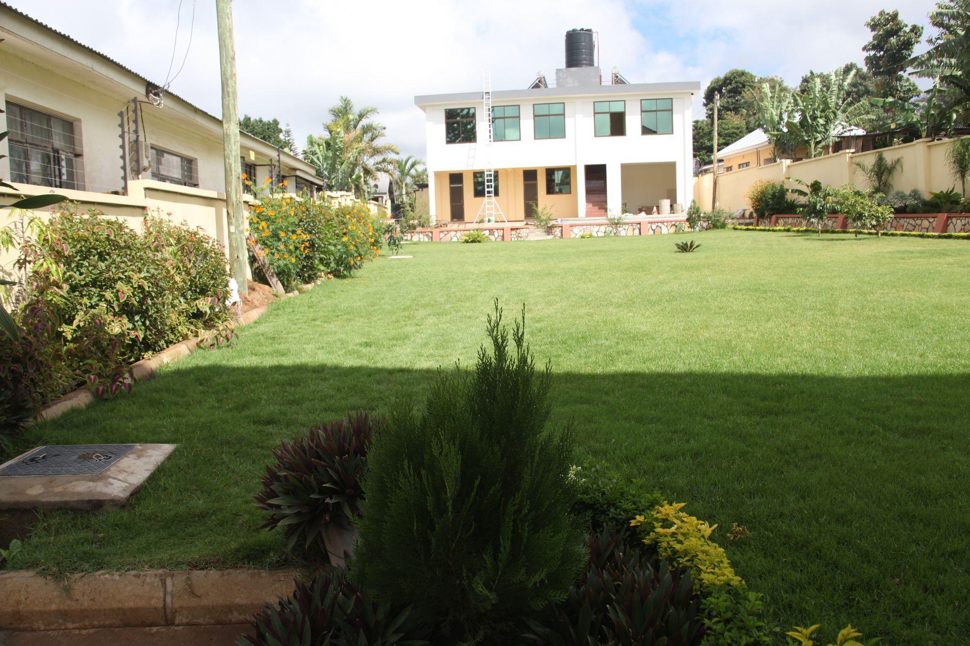 Merves Hotel Arusha Bagian luar foto